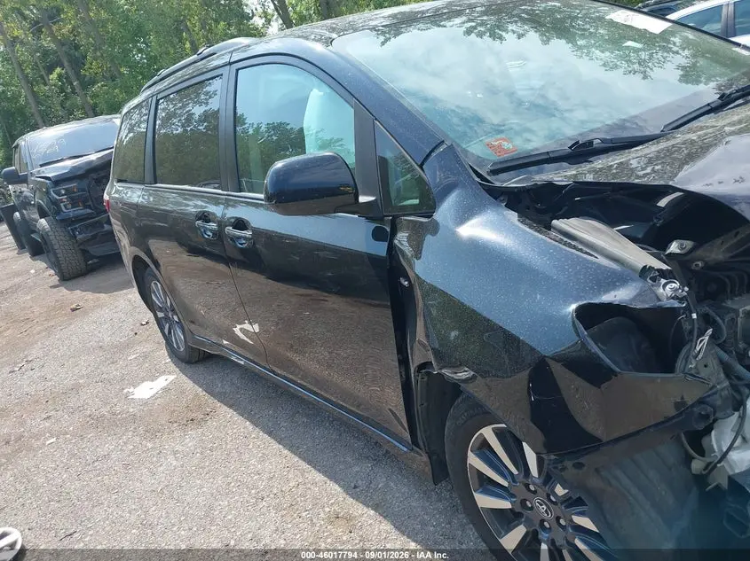 2020 TOYOTA SIENNA XLE