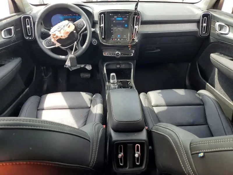 2026 VOLVO XC40 PLUS  