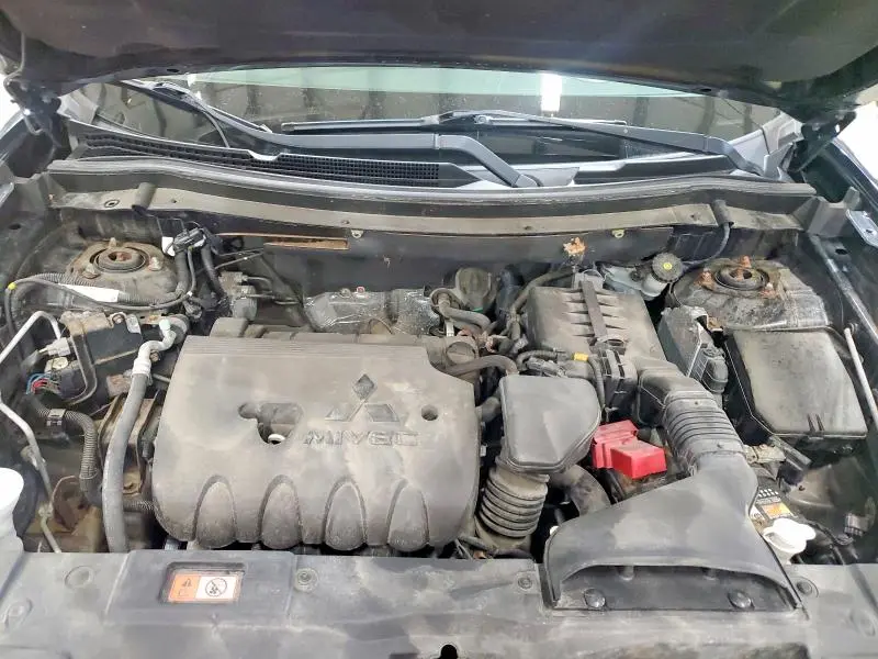 2015 MITSUBISHI OUTLANDER SE  
