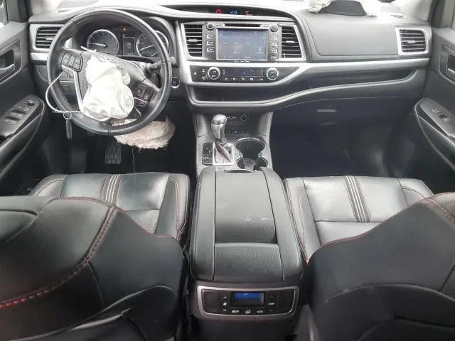 2019 TOYOTA HIGHLANDER SE  