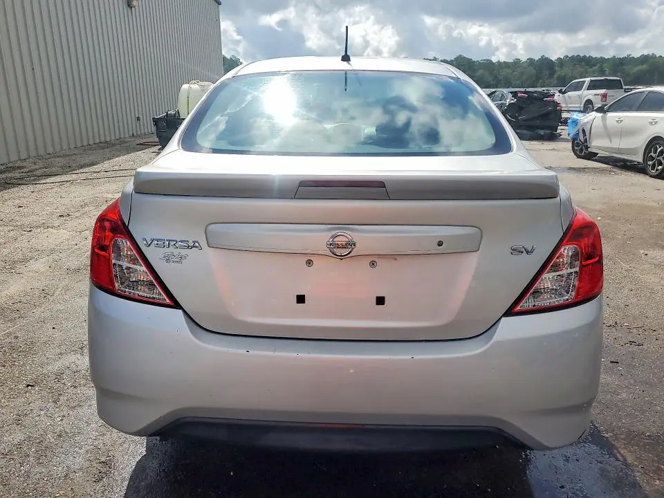2018 NISSAN VERSA SV  