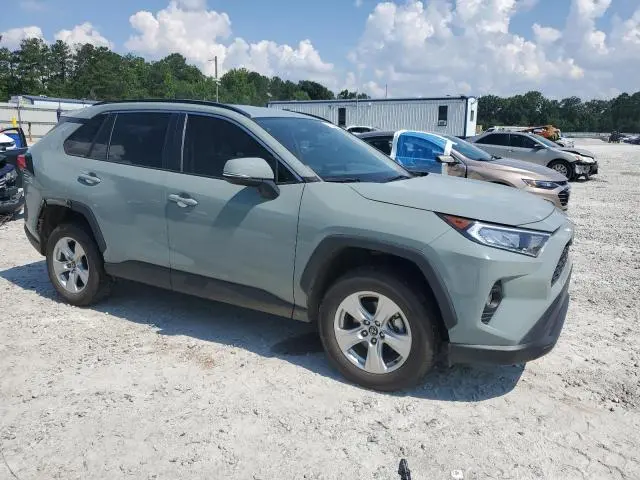 2021 TOYOTA RAV4 XLE  