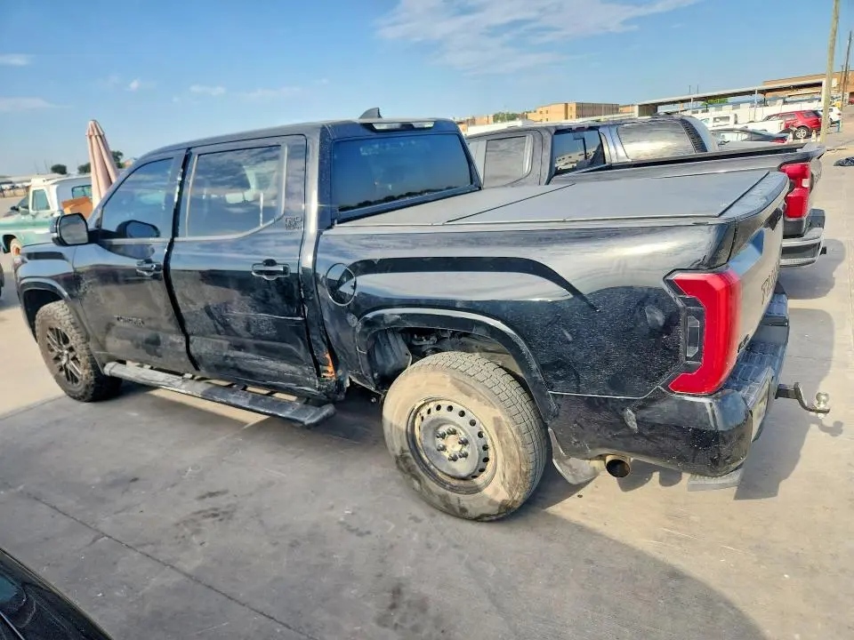 2022 TOYOTA TUNDRA SR5  