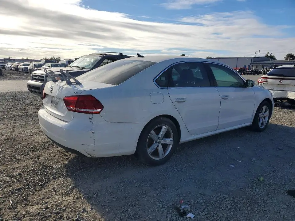 2015 VOLKSWAGEN PASSAT S  