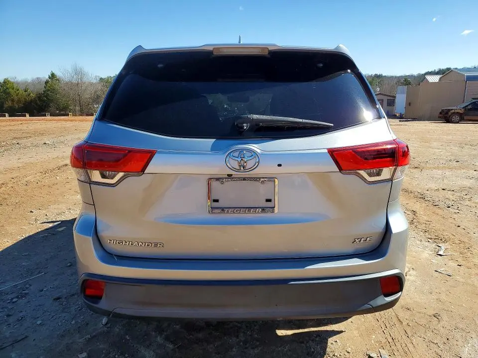 2017 TOYOTA HIGHLANDER SE  