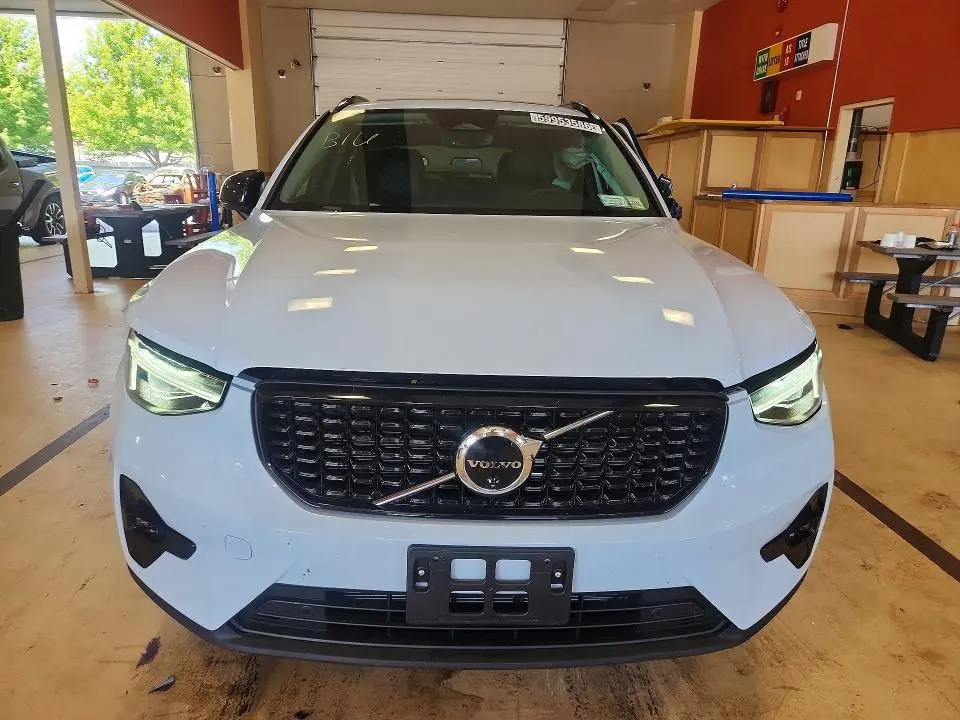 2026 VOLVO XC40 PLUS  