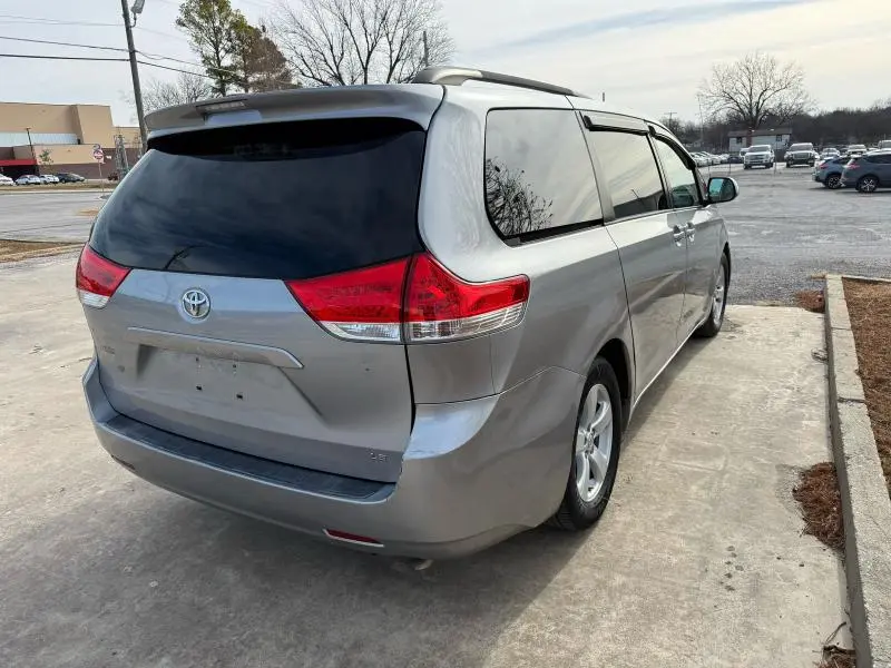 2011 TOYOTA SIENNA LE  