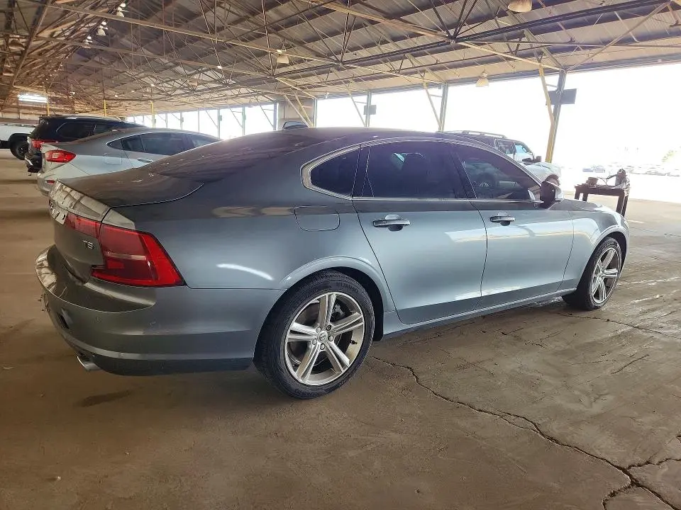 2017 VOLVO S90 T5 MOMENTUM  