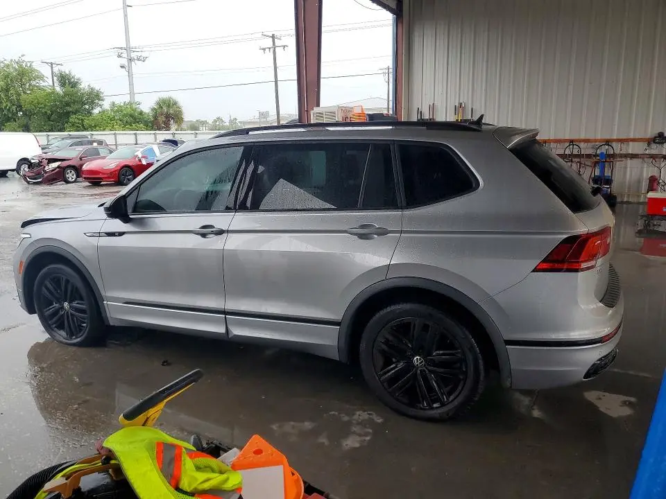 2022 VOLKSWAGEN TIGUAN SE R-LINE BLACK  