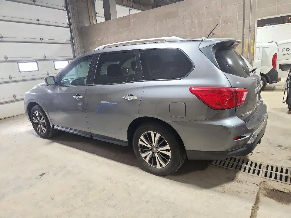 2017 NISSAN PATHFINDER SL  