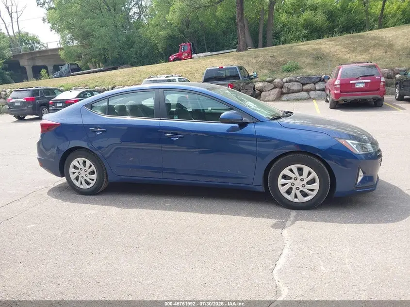 2019 HYUNDAI ELANTRA SE