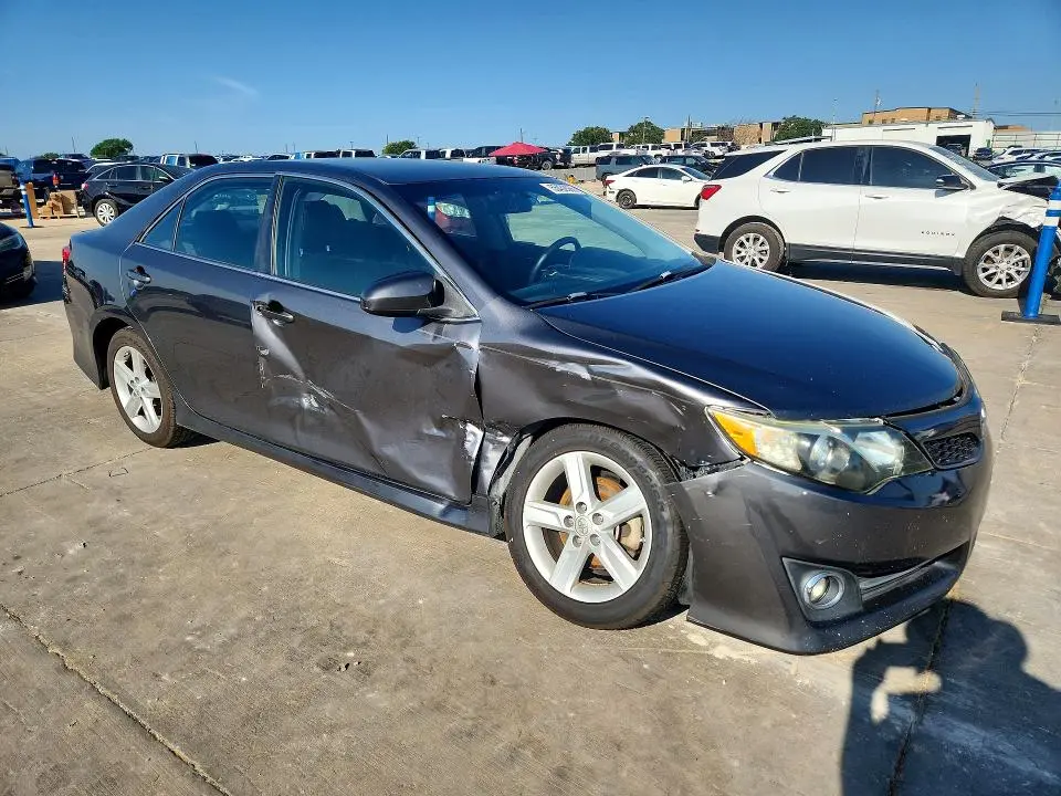 2013 TOYOTA CAMRY SE  
