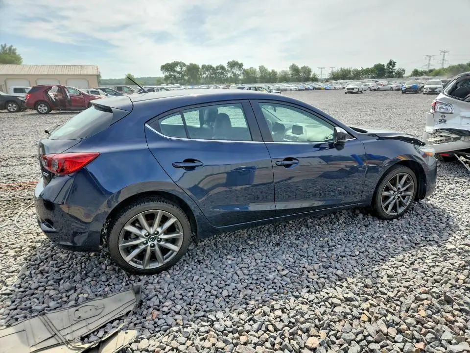 2018 MAZDA 3 TOURING  