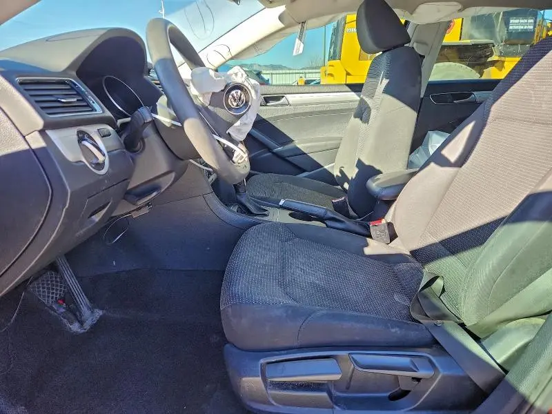 2016 VOLKSWAGEN PASSAT S  