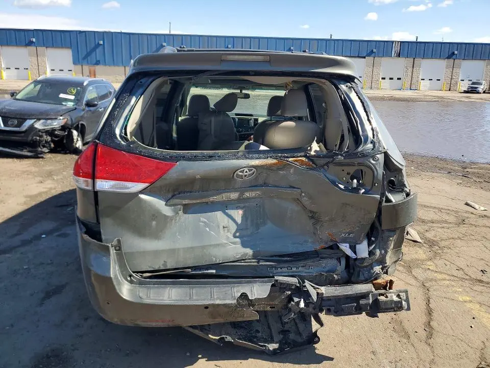 2011 TOYOTA SIENNA XLE 8-PASSENGER  