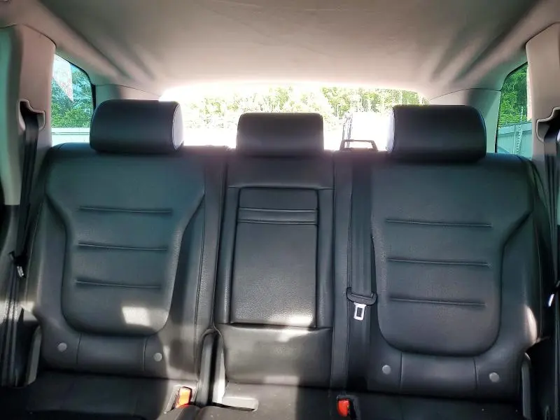 2011 VOLKSWAGEN TOUAREG V6  