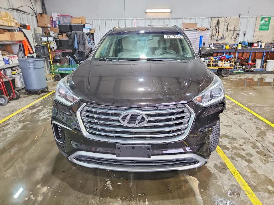 2017 HYUNDAI SANTA FE SE  