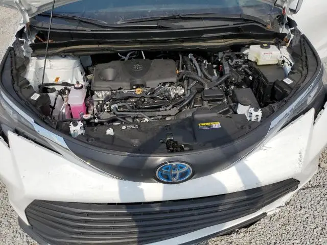 2025 TOYOTA SIENNA LE