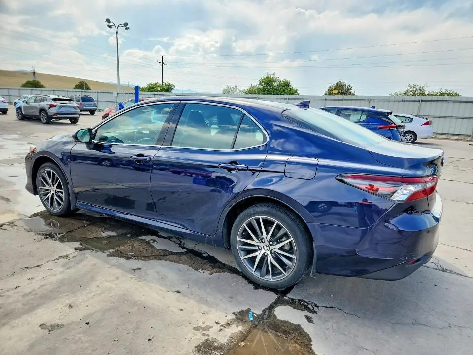 2022 TOYOTA CAMRY XLE  