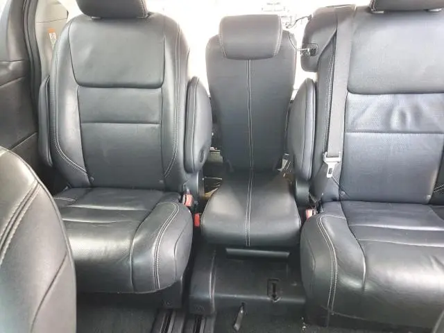 2017 TOYOTA SIENNA SE  