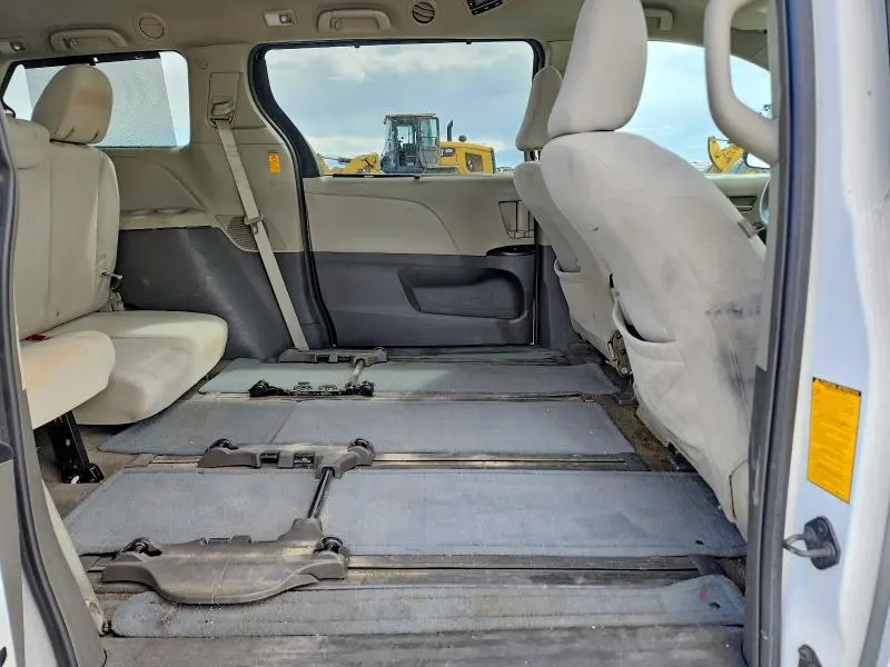 2013 TOYOTA SIENNA LE 7-PASSENGER  