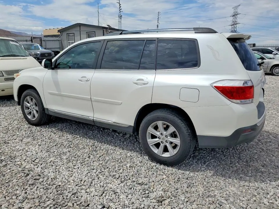 2012 TOYOTA HIGHLANDER SE  