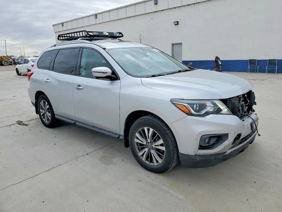 2017 NISSAN PATHFINDER SL  