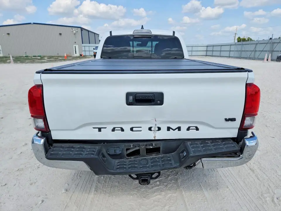 2022 TOYOTA TACOMA SR5 V6  