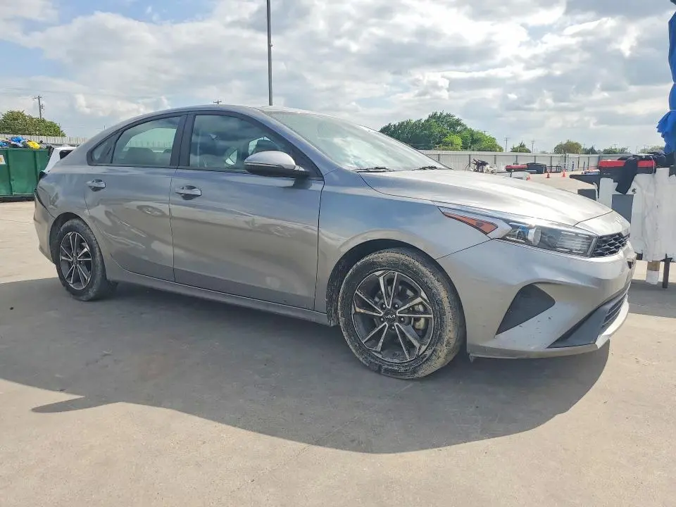 2022 KIA FORTE LXS  