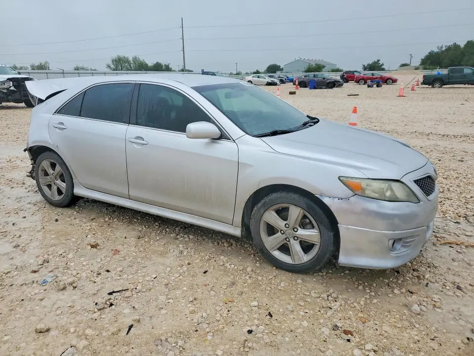 2011 TOYOTA CAMRY SE  