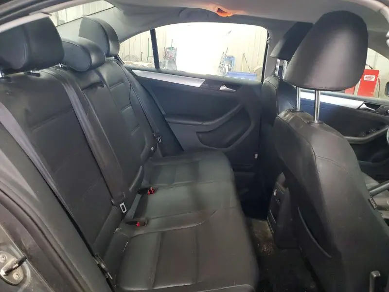 2013 VOLKSWAGEN JETTA SE  