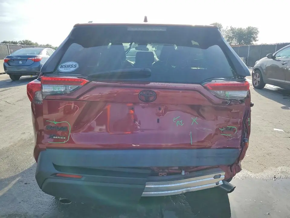 2021 TOYOTA RAV4 XLE  