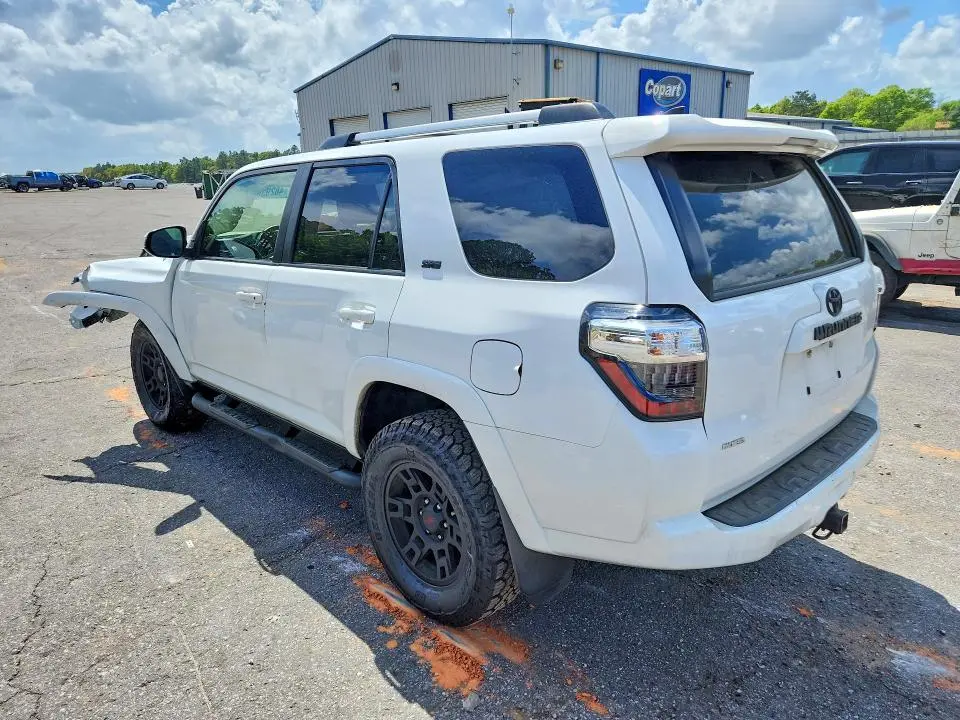 2022 TOYOTA 4RUNNER SR5  