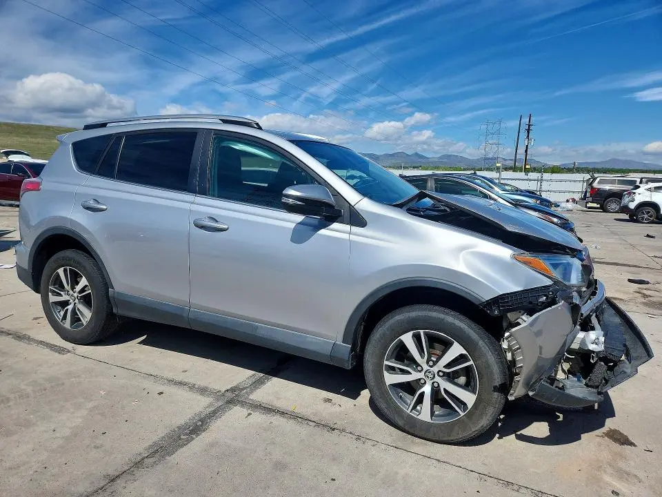 2017 TOYOTA RAV4 XLE  