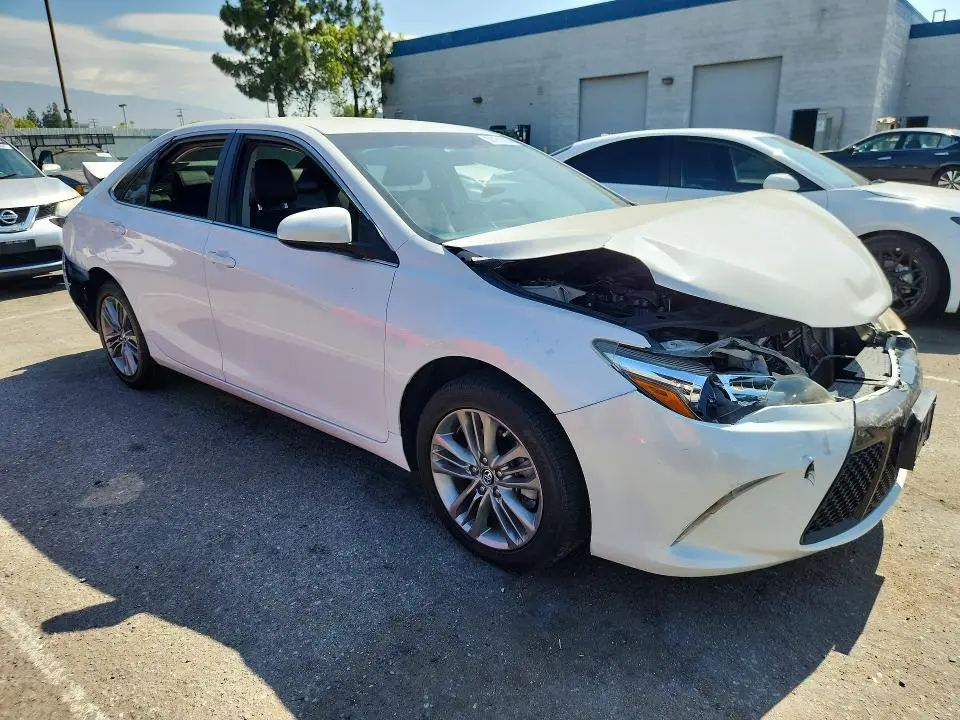 2017 TOYOTA CAMRY SE  