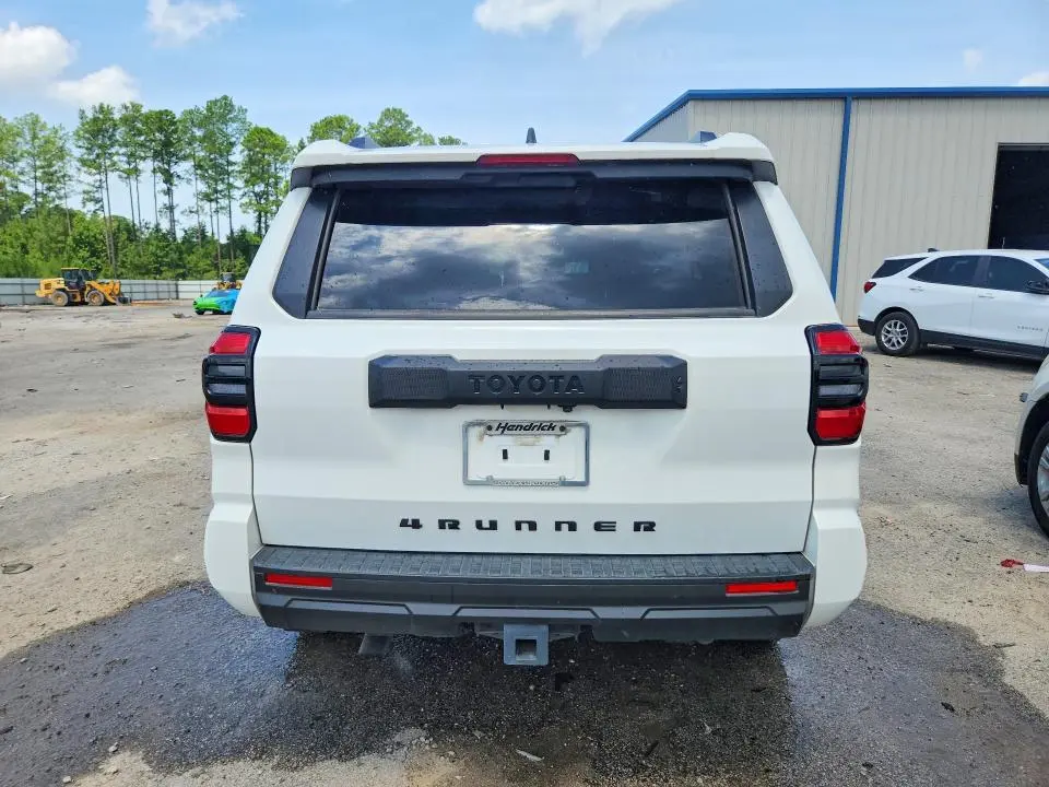 2025 TOYOTA 4RUNNER SR5  
