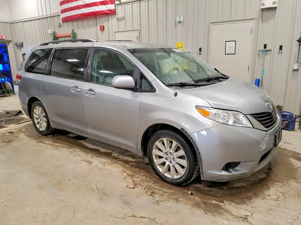 2011 TOYOTA SIENNA LE  