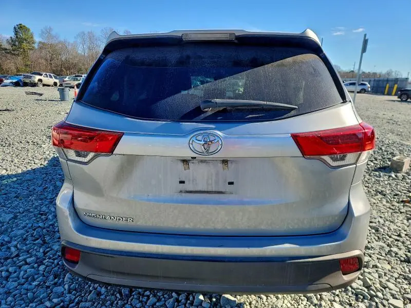 2018 TOYOTA HIGHLANDER LE  