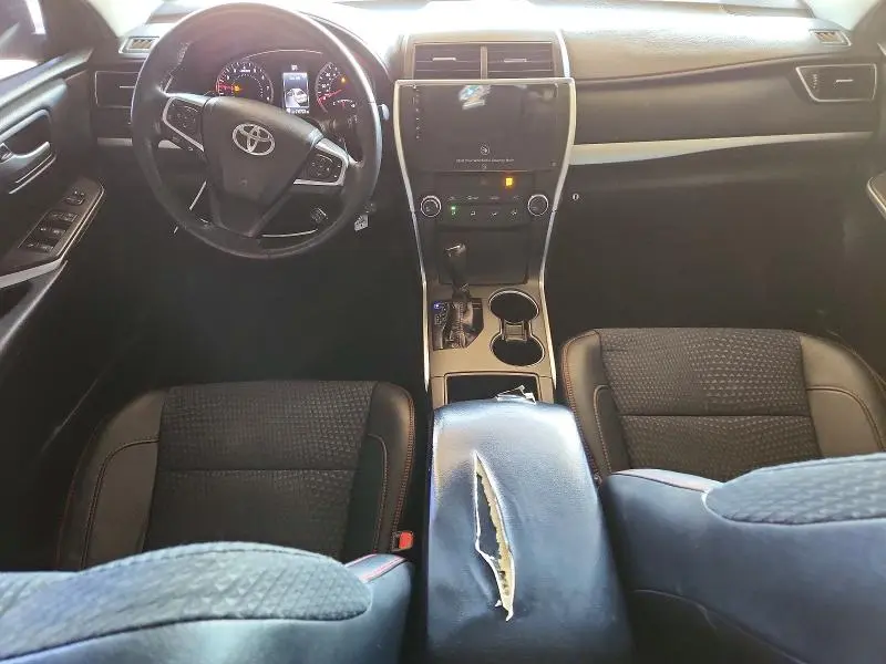 2015 TOYOTA CAMRY SE  