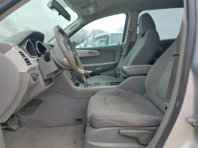 2010 CHEVROLET TRAVERSE LS  