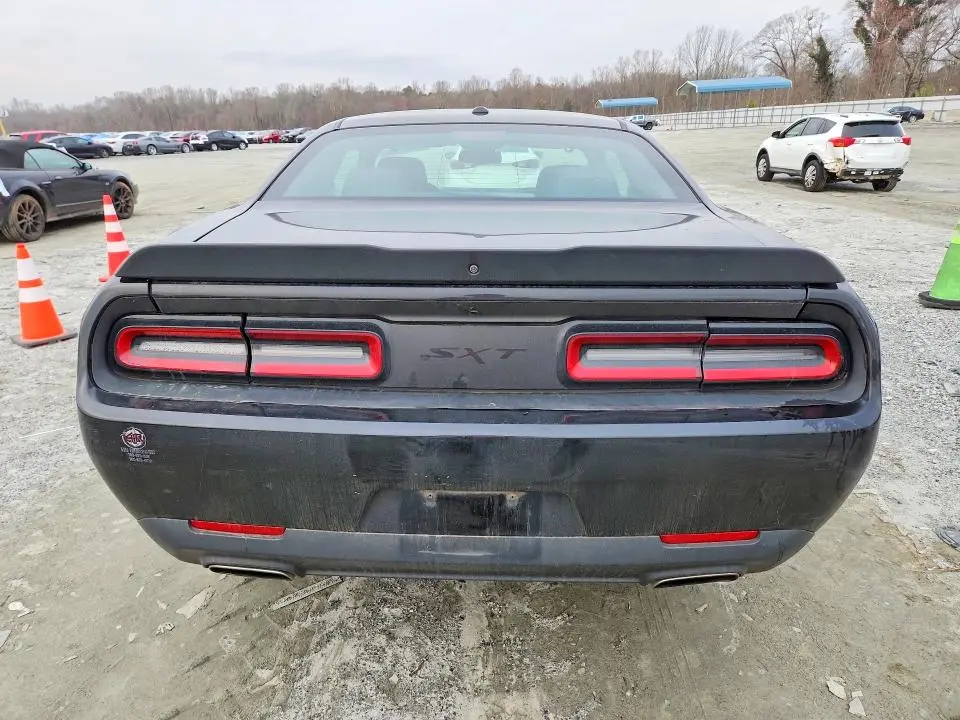 2016 DODGE CHALLENGER SXT  