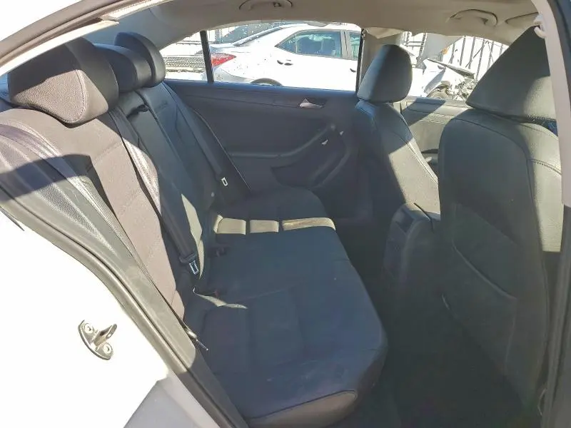 2011 VOLKSWAGEN JETTA SE  