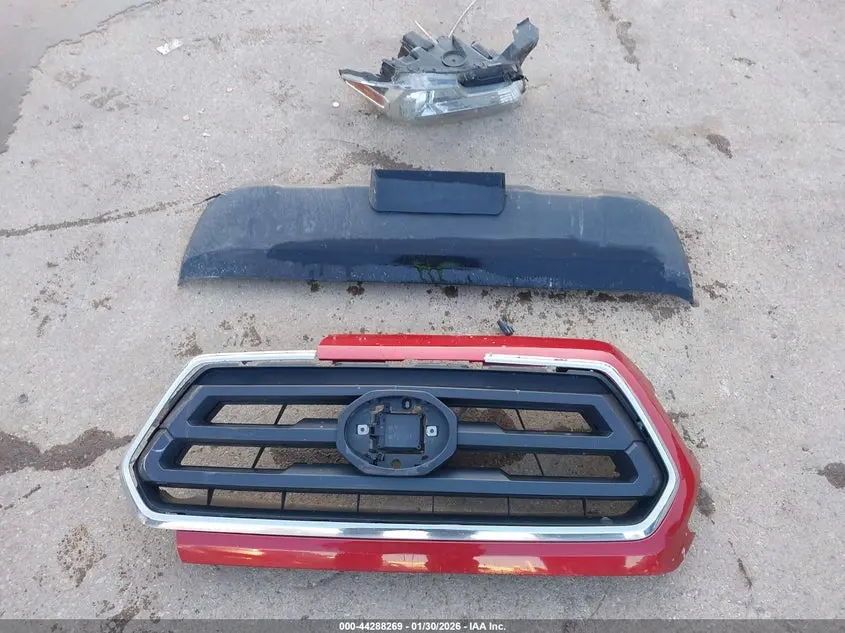 2020 TOYOTA TACOMA SR5 V6