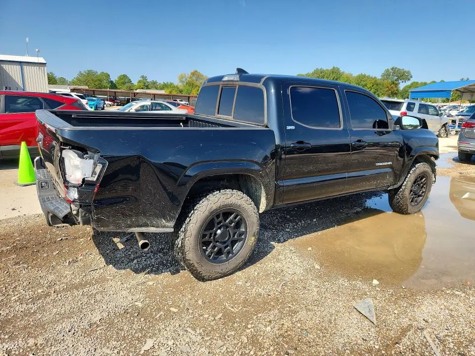 2019 TOYOTA TACOMA SR5  