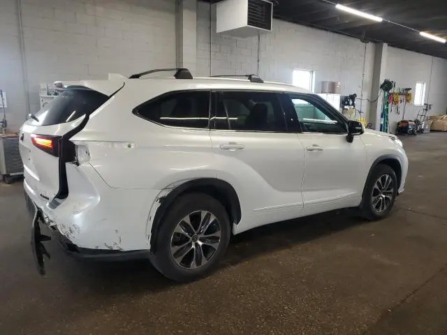 2022 TOYOTA HIGHLANDER XLE  