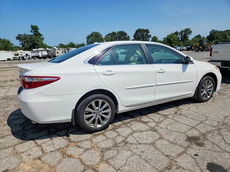 2017 TOYOTA CAMRY XLE  