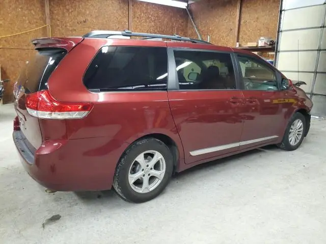 2013 TOYOTA SIENNA XLE  