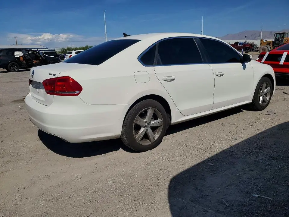 2013 VOLKSWAGEN PASSAT SE  