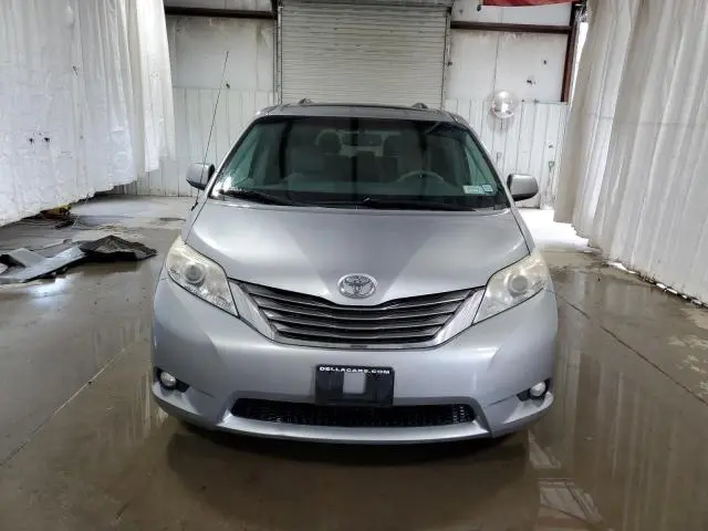 2013 TOYOTA SIENNA XLE  