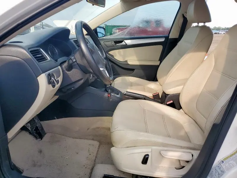2013 VOLKSWAGEN JETTA SE  